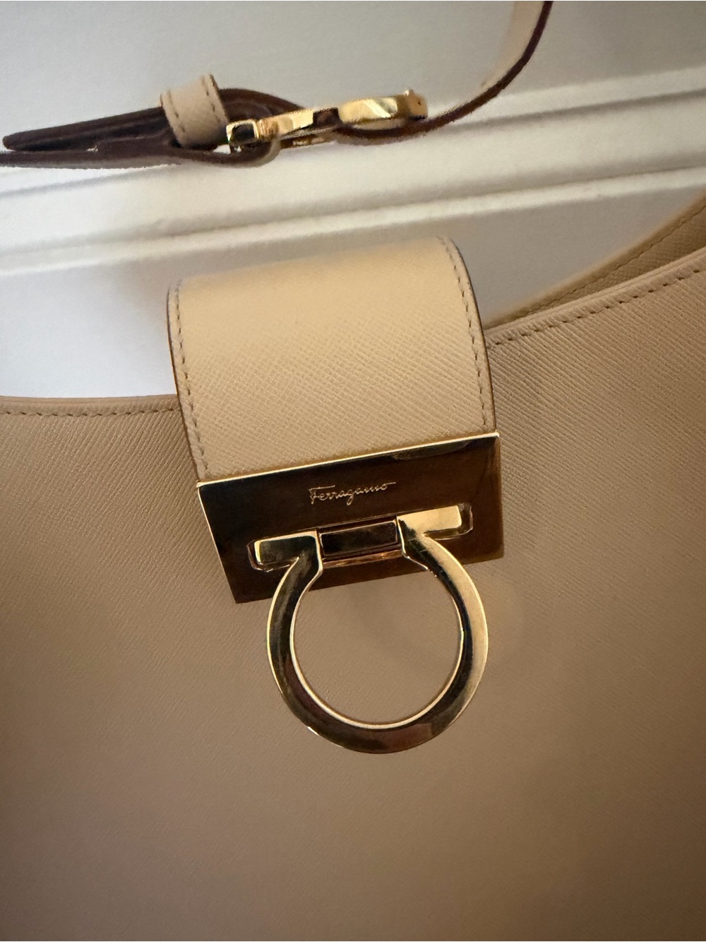 Salvatore Ferragamo Nude Leather Shoulder Bag with Gold Ring Hardware - Picture 5 of 11